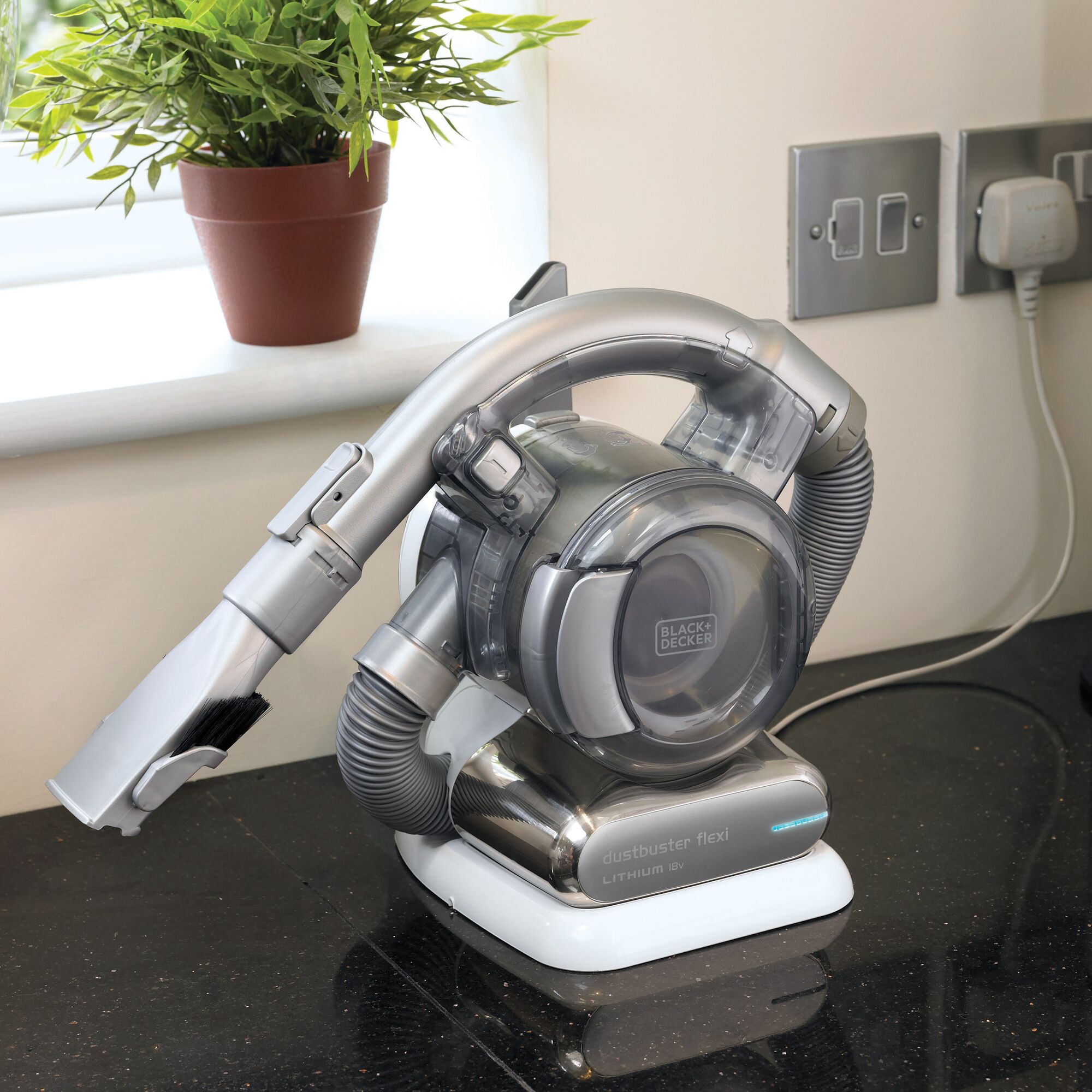 新品♥BLACK＋DECKERハンディクリーナーflexiⅡ シルバー 18V Lithium-ion dustbuster® Flexi Hand Vacuum | BLACK+DECKER
