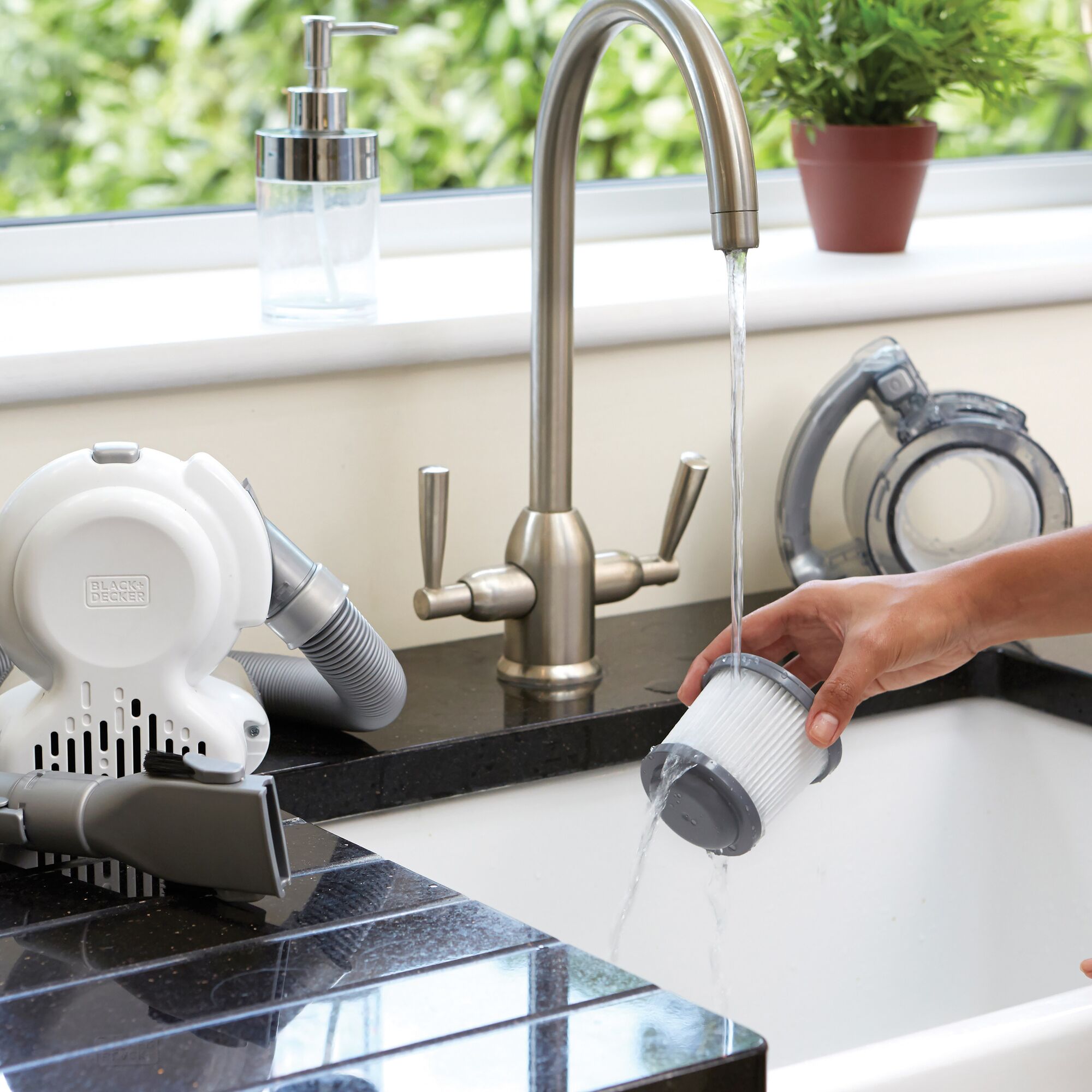 18V Lithium-ion dustbuster® Flexi Hand Vacuum | BLACK+DECKER