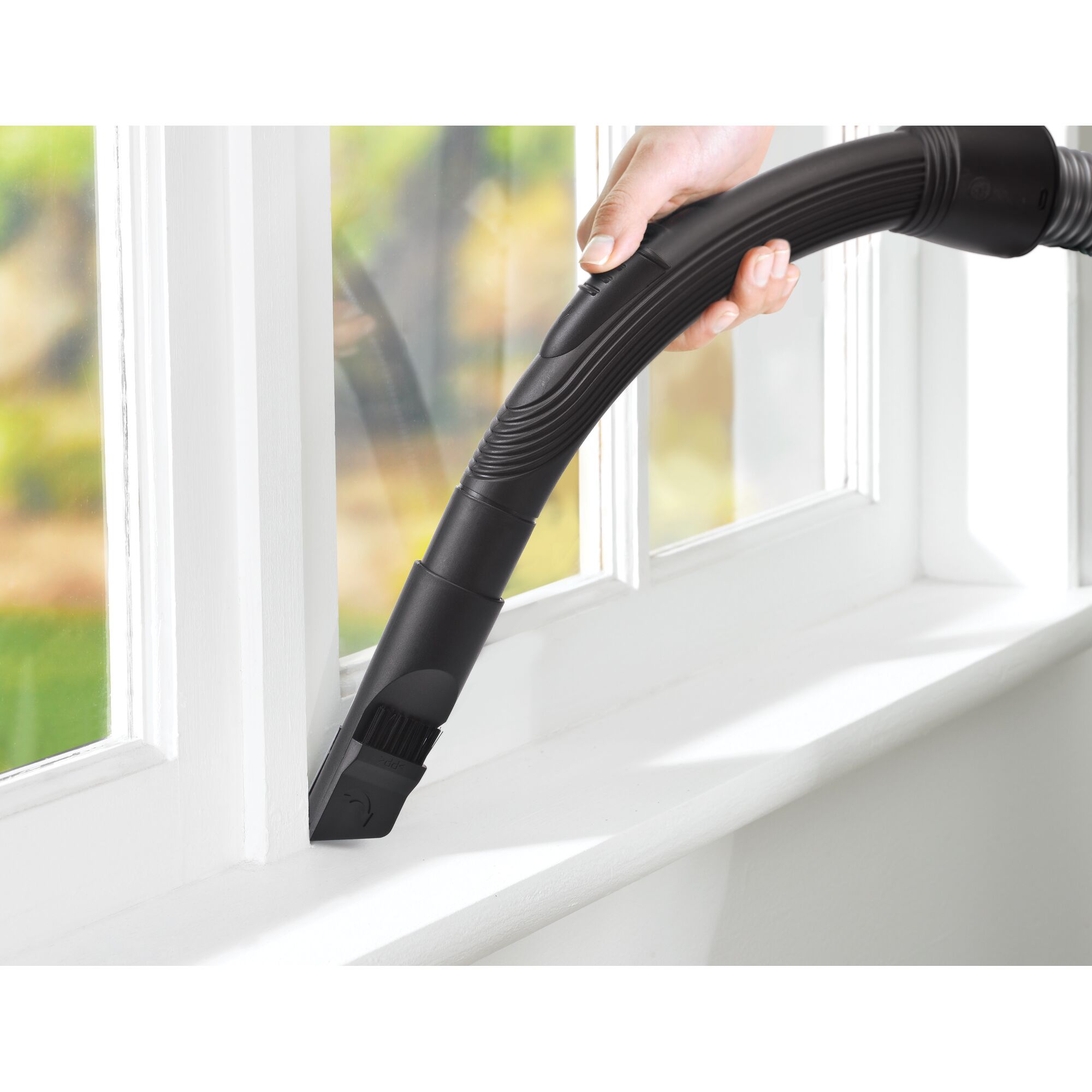 1380W Bagless Vacuum Cleaner | BLACK+DECKER