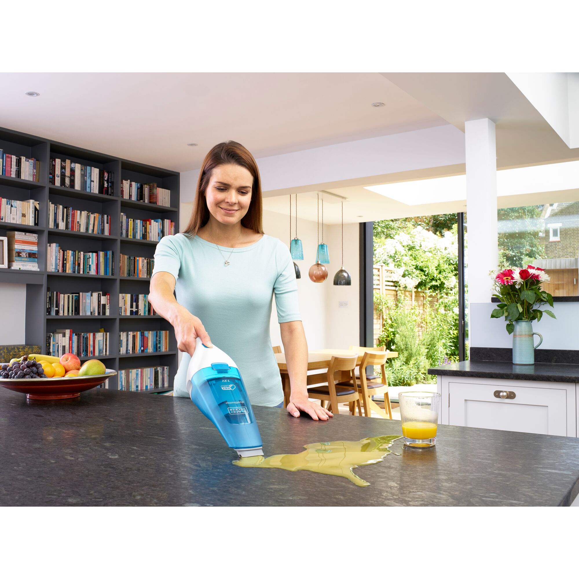 3.6V Wet and Dry Lithium-ion dustbuster 