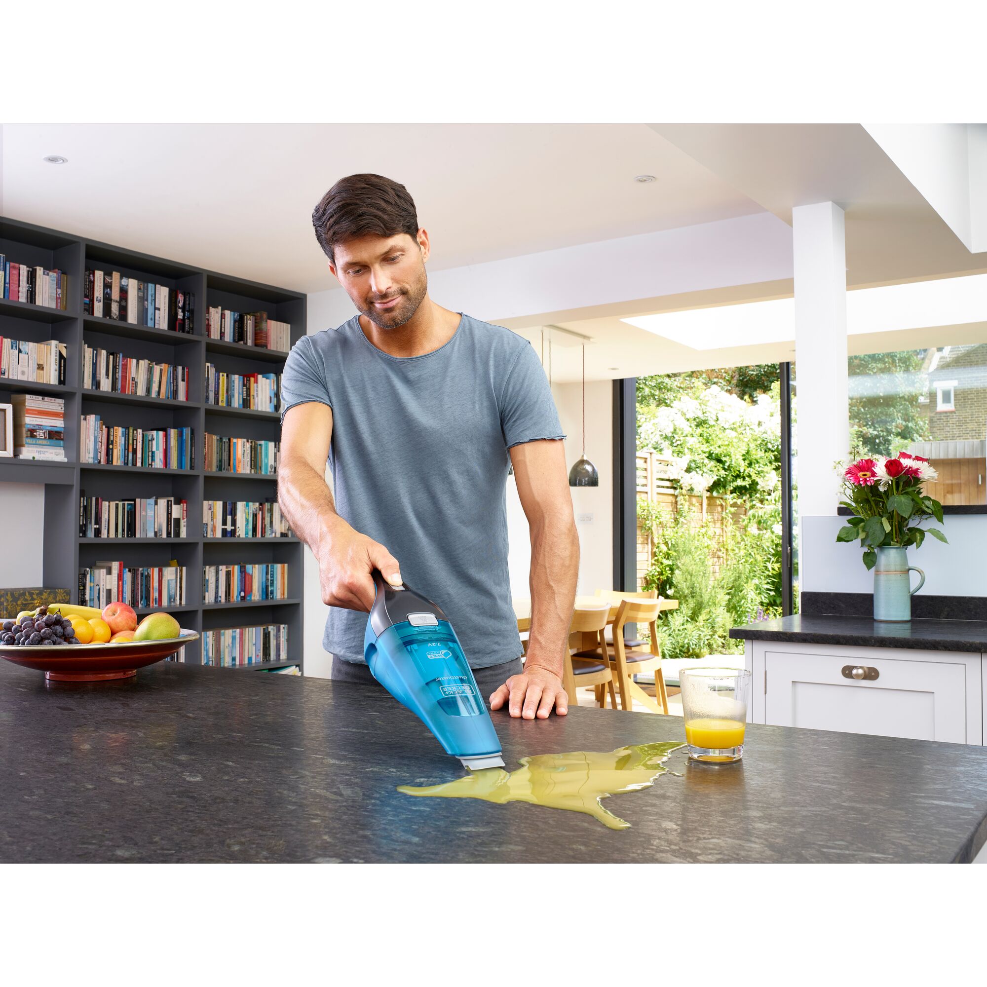 7.2V Wet and Dry Lithium-ion dustbuster 